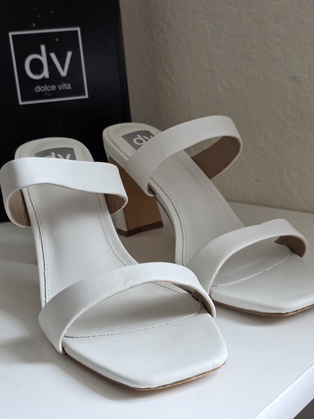 Dolce Vita Veniss White Two-Strap Block Heel Sandals Size 9.5